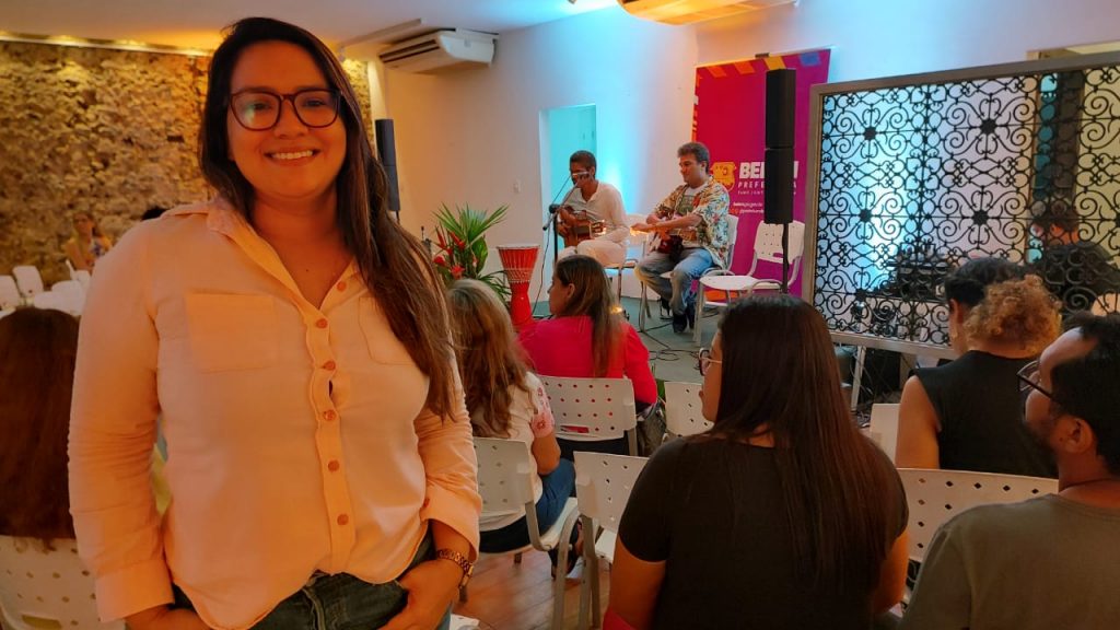 A coordenadora pedagógica Luciane Teixeira fala do trabalho da escola pública ir além do conteúdo e proporcionar a apropriação da leitura pela cidade.