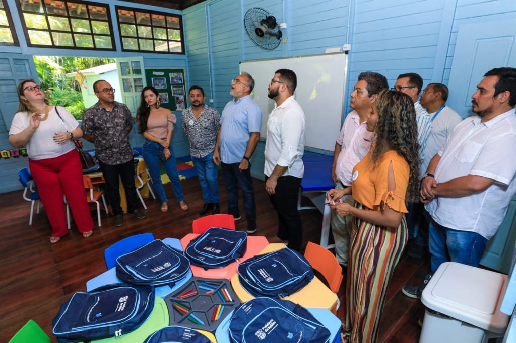 “Aqui é uma comunidade que sonha e está vendo o seu sonho ser realizado. Então, viva a educação”, disse o prefeito de Belém, Edmilson Rodrigues