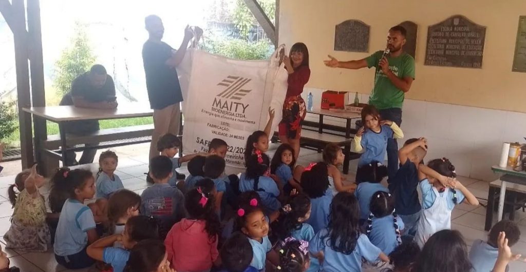 De acordo com a Semec, a educação ambiental, no âmbito do ensino formal, trabalhará a capacitação de professores, servidores, estudantes e pais, por meio de oficinas e palestras mensais.