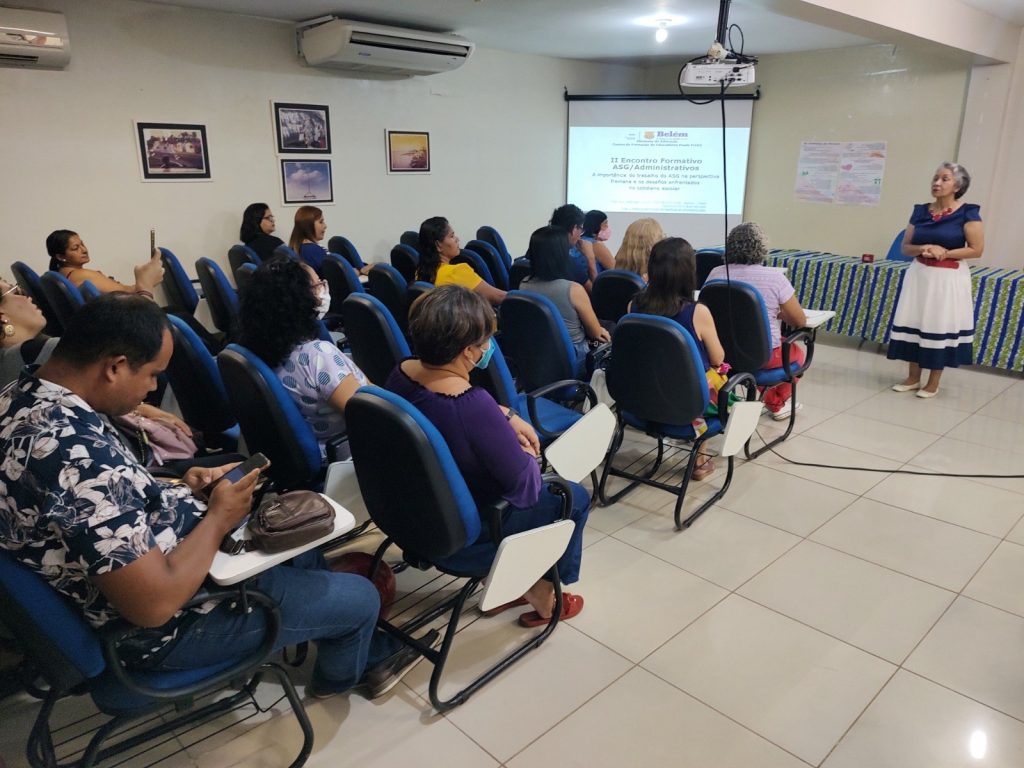 A formação continuada garante a participação coletiva para a construção de uma educação democrática, transformadora e socialmente referenciada