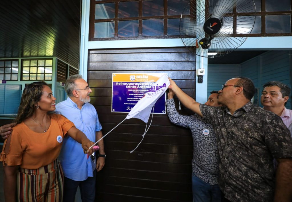 A reinauguração da unidade educacional foi feita pelo prefeito de Belém, Edmilson Rodrigues, ao lado da comunidade escolar.