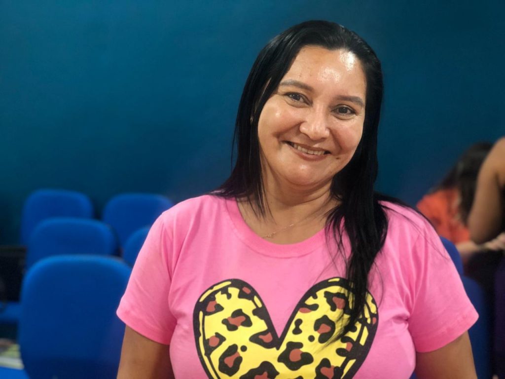 A diretora Lucelina Lima, da Escola Municipal Venuzina Marinho de Souza, afirma que a formação foi fundamental para incrementar a prática e aperfeiçoar ações na rede municipal.