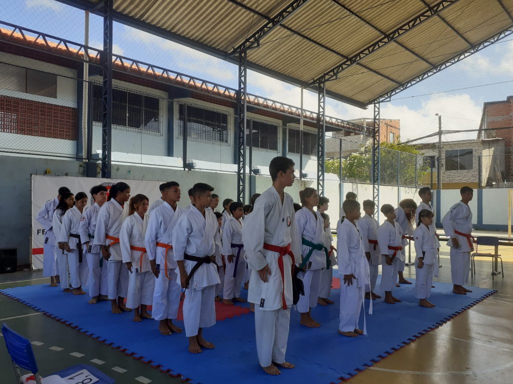 Conselho Escolar custeia a compra de materiais e ajuda de custo para os oficineiros/voluntários dos projetos socioeducativos, como o esporte