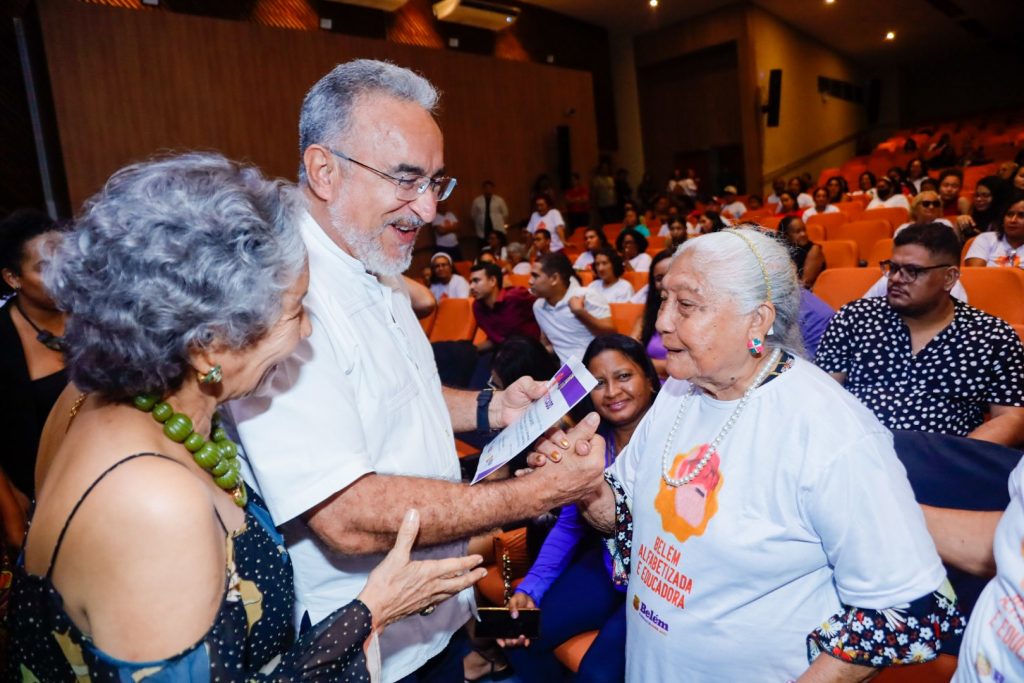 Mais de 1500 pessoas já foram certificadas pelo Programa Alfabetiza Belém, entre elas, pessoas em situação de rua, privadas de liberdade e com idade acima de 15 anos que não tiveram a oportunidade de estudar no tempo regular