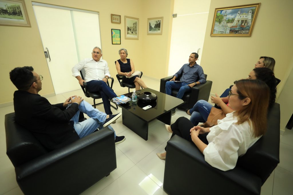 Os professores de matemática Wagner Lucas e Rondineli Loureiro propuseram a implantação de de aprendizagem que utiliza questões das Olimpíadas de Matemática na rede municipal de ensino