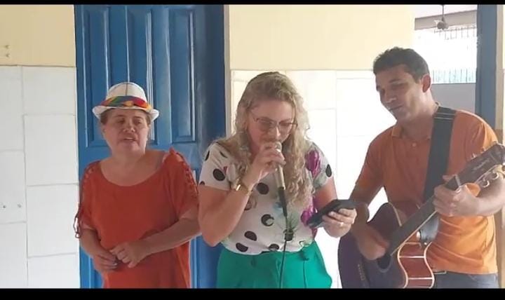 Professores e a direção da Escola Remígio Fernandez, em Mosqueiro deram as boas vindas aos estudantes de forma animada e acolhedora