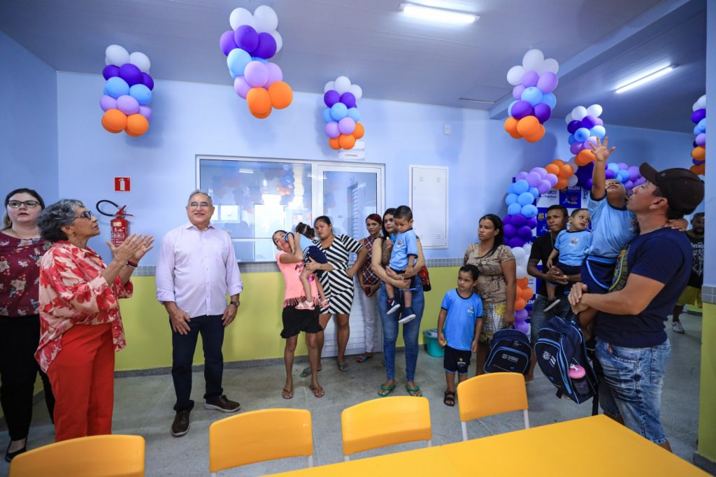 O prefeito de Belém ressalta que a escola São João Paulo II tem padrão de excelência, pois oferece segurança e qualidade de ensino em tempo integral, permitindo aos pais trabalharem com tranquilidade