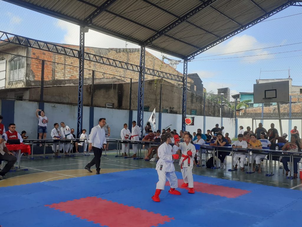 Os estudantes competiram na modalidade Kumite, que é a arte do combate