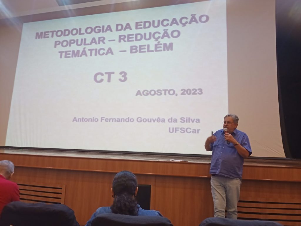 Educadores no debate "Orientação para construção do currículo: planejamento de aula", com o Prof. Dr. Antônio Gouvêa, da UFSCAR, no auditório Benedito Nunes, na UFPA.