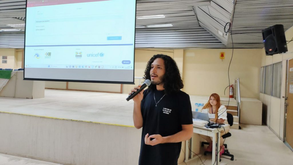 o treinamento com a plataforma da busca ativa ajuda a combater um sério problema do ensino público brasileiro, os alunos fora da escola