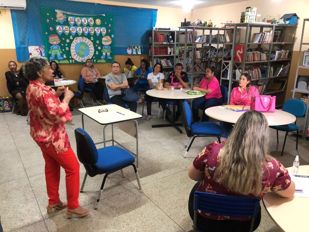 A secretária municipal de Educação, Araceli Lemos, esteve presente dialogando com os gestores: a Prefeitura de Belém tabalha a educação com a participação de todos