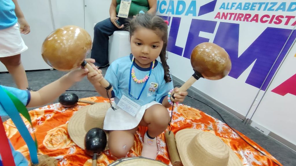 Estudantes das escolas municipais têm acesso a arte e cultura popular na Feira Pan-Amazônica do Livro e Multivozes
