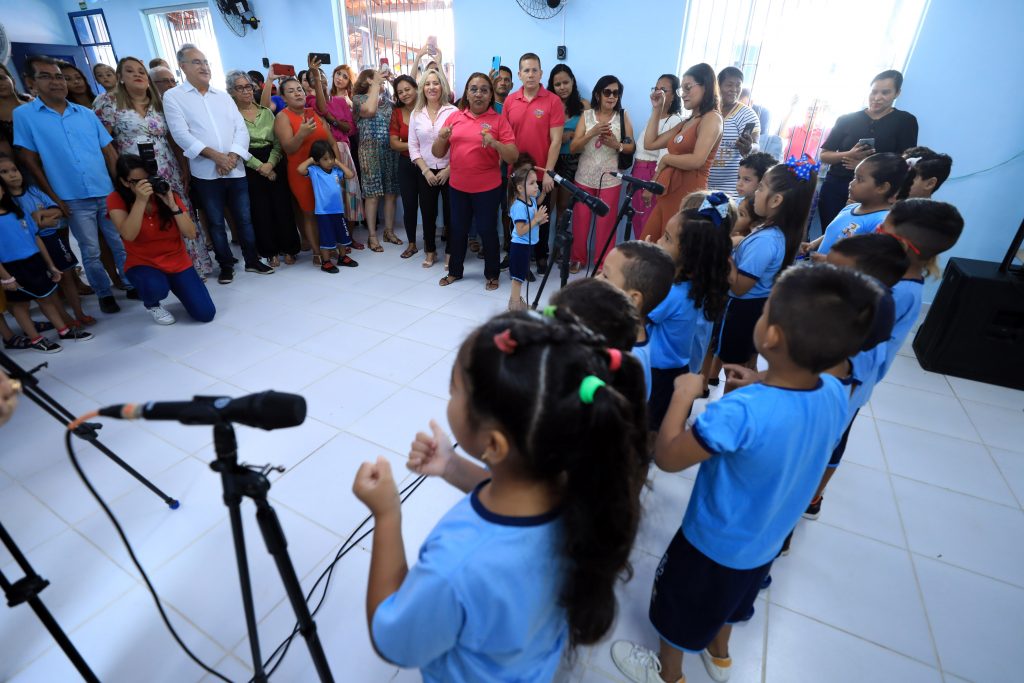 Prefeito Edmilson Rodrigues foi recebido com gratidão pela comunidade escolar da Emei Revoar das Andorinhas.