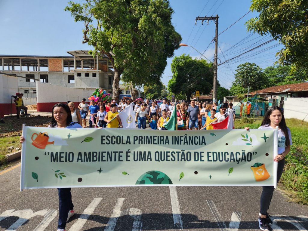 Estudantes de Icoaraci defenderam a causa da preservação ambiental durante o desfile escolar.
