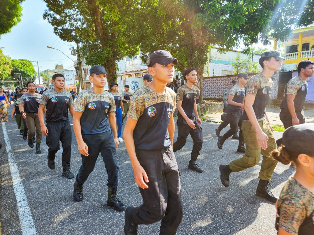 Desfile escolar em Icoaraci chamou a atenção para os direitos e deveres dos cidadãos.
