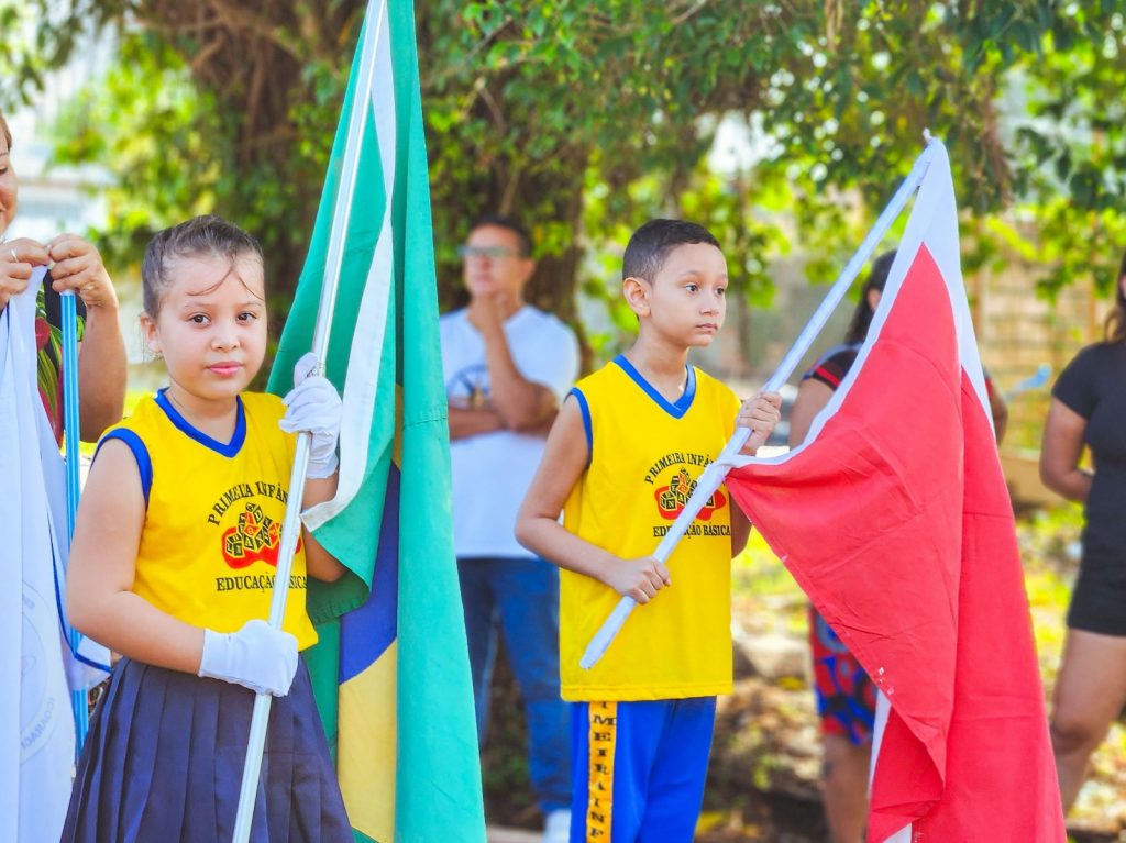 Em Icoaraci, a comunidade escolar se manifestou com temas sobre igualdade racial, para celebrar a Semana da Raça.