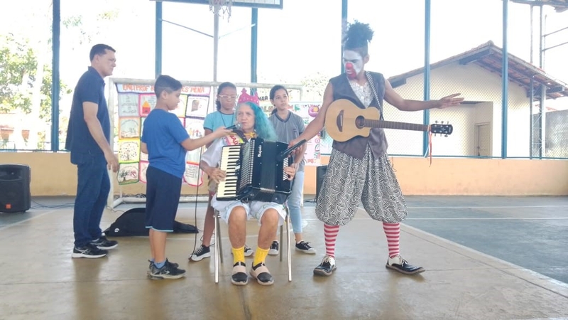 Embaixadora das Infâncias, a escritora Heliana Barriga é homenageada na Feira do livro por sua obra inanto-juvenil e por seu trabalho desenvolvido na rede municipal de educação