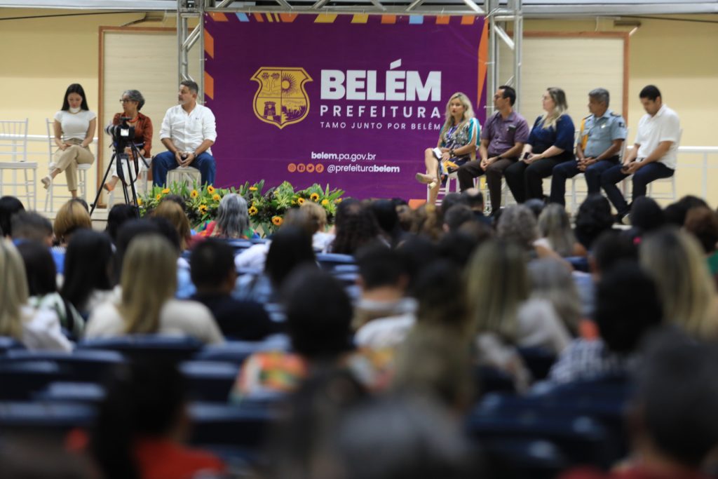 Trabalho de elaboração das Diretrizes Curriculares começou com uma escuta sobre a realidade nas salas de aulas e acaba como o mais importante guia curricular da educação municipal