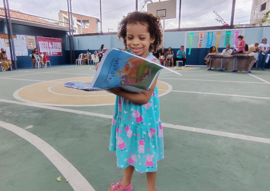 Representação da personagem Luanda do livro "Cada um com seu jeito, cada jeito é de cada um!"