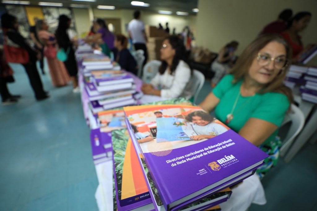 As Diretrizes Curriculares são uma produção própria da Prefeitura de Belém, como forma de contemplar especificidades da cidade em relação à Base Nacional Comum Curricular