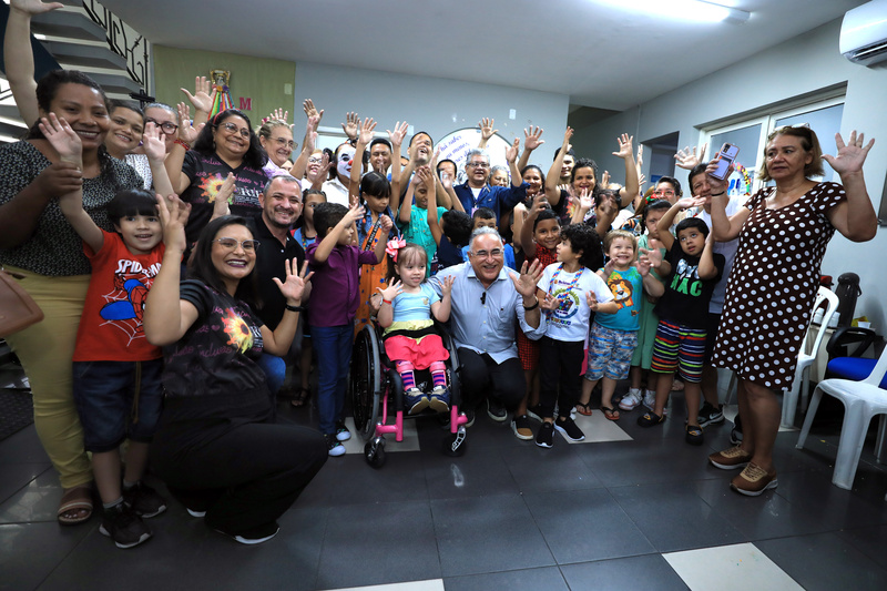Prefeito Edmilson Rodrigues participa da comemoração do Dia das Crianças no CRIE