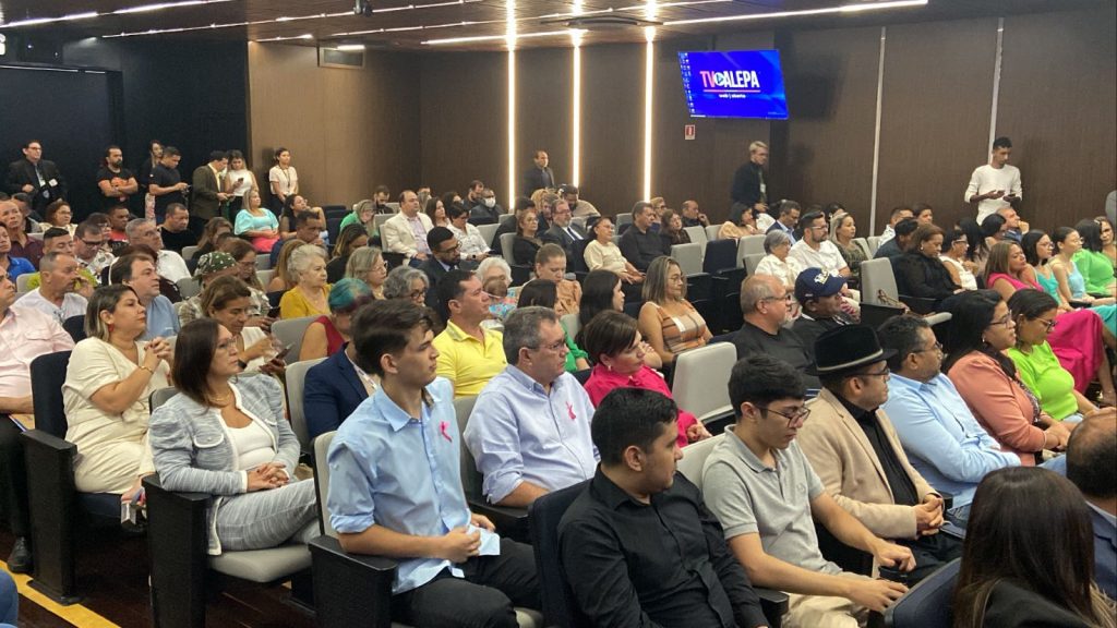 A Alepa concede o Mérito da Educação a pessoas físicas ou jurídicas com reconhecidos trabalhos ou ações que contribuíram para o avanço da área educacional no Pará.