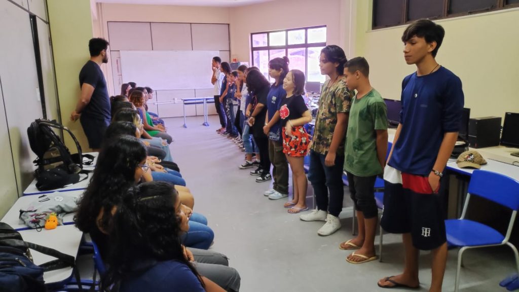 Os estudantes participaram do exercício de observação.