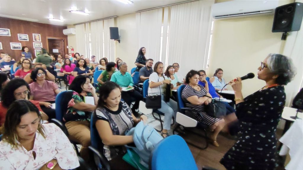 A secretária municipal de Educação, Araceli Lemos, destacou que "uma eleição como essa não se faz por decreto, é preciso a participação de toda a comunidade escolar"
