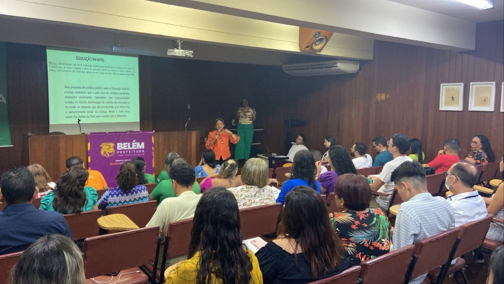 Durante as conferências preparatórias trabalhadores da educação, pesquisadores e a sociedade civil debatem as políticas públicas para a educação