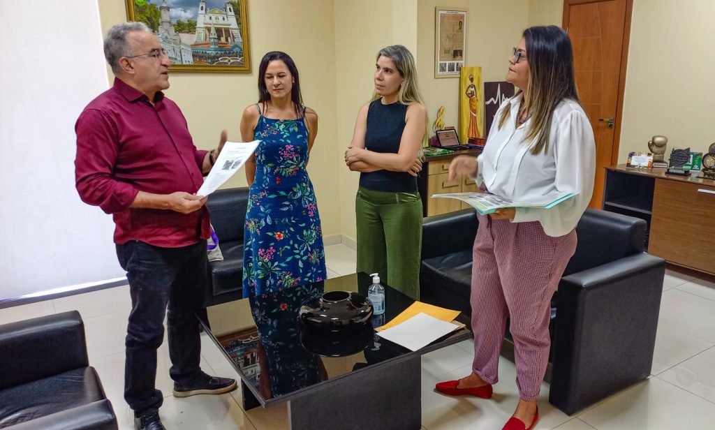 o prefeito Edmilson Rodrigues recebeu as demandas do Mocoham e se comprometeu a analisar os pedidos.