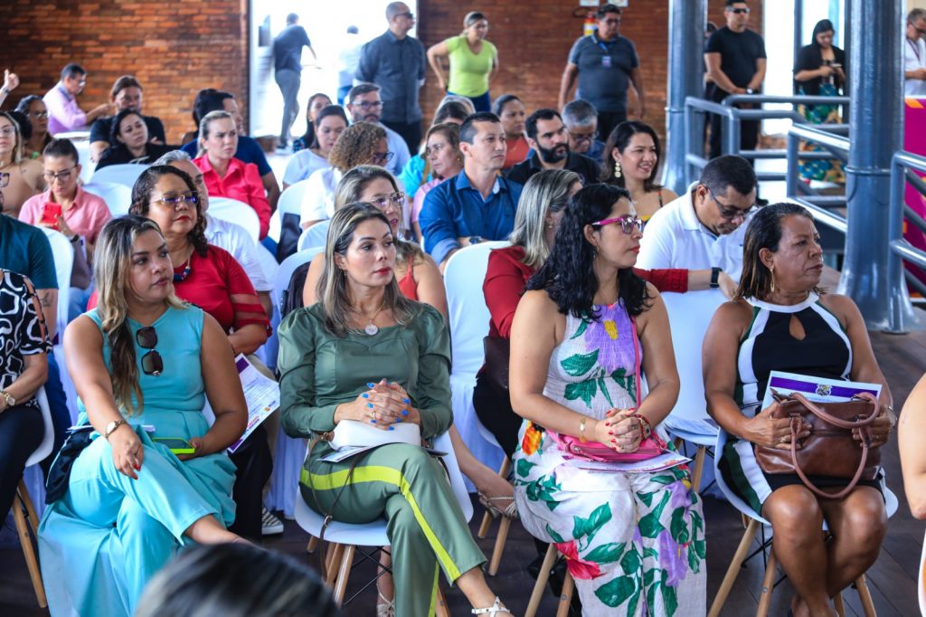 No total, 172 profissionais da educação receberam certificado de gestão na manhã desta sexta-feira, 27