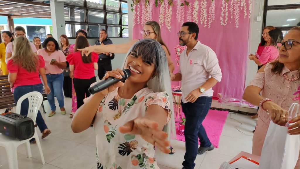 Apresentação da cantora Tempestade do Melody