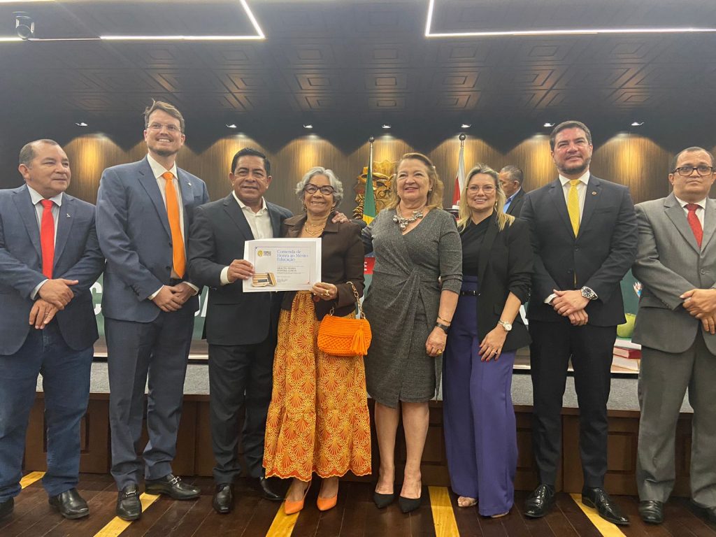 A entrega da Comenda de Honra ao Mérito Educação, aos profissionais de educação que contribuem para a melhoria da educação da capital paraense.