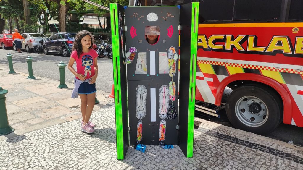 A máquina da fazer "raio x" que distorce as imagens