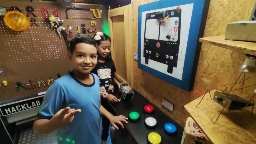 Alunos da Escola Municipal Honorato Filgueiras visitam o Hacklab Volante