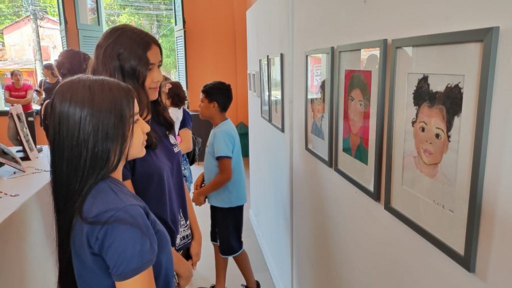 Exposição de pintura dos alunos do Liceu do Paracuri