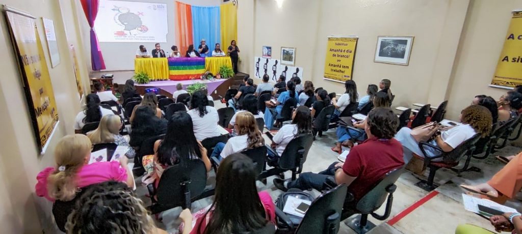 O evento foi realizado pela Prefeitura via Secretaria Municipal de Educação e objetivou trazer à tona temas e questões que vão ajudar no ensino cotidiano