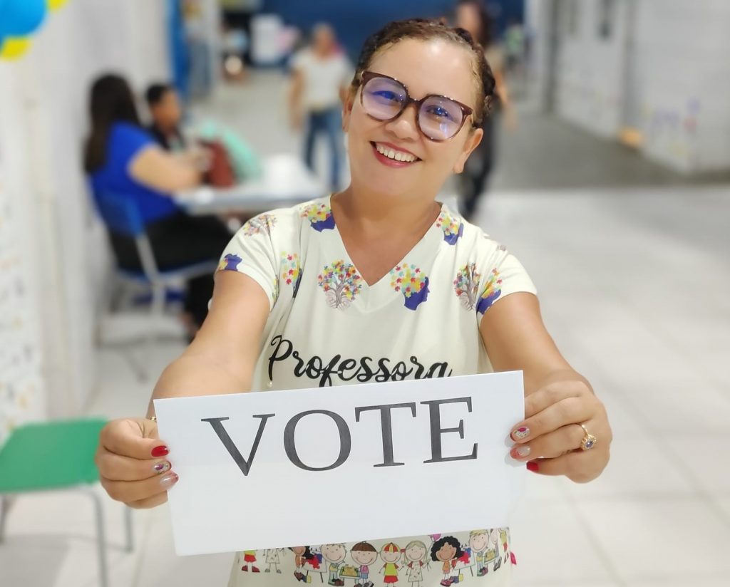 Professora Suely  acredita que o mais importante na hora de votar é conhecer quem tem uma trajetória de luta em favor da escola e do seu entorno