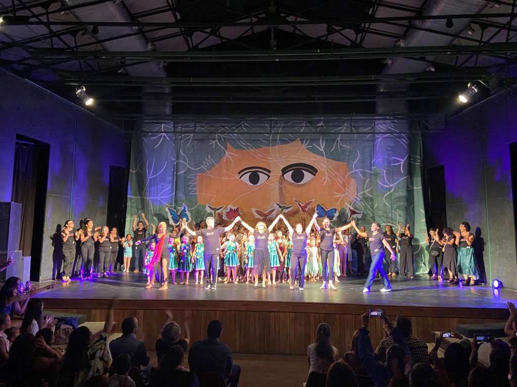 O espetáculo de dança “Vozes” propõe uma visualidade coreográfica baseada na pesquisa corporal das diversas vozes do cotidiano de Belém