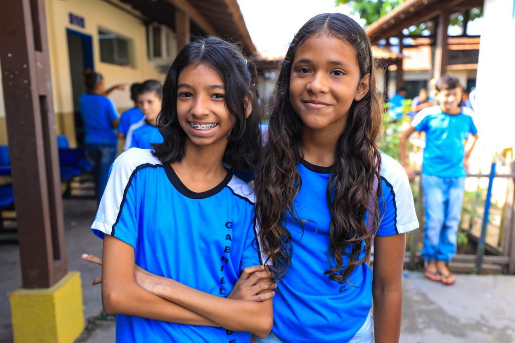 Alunas Sara Evelyn Aviz,11 anos e Fabyane Cristina Bahia Magno, 11, apoiam a implementação da merenda escolar mais saudável