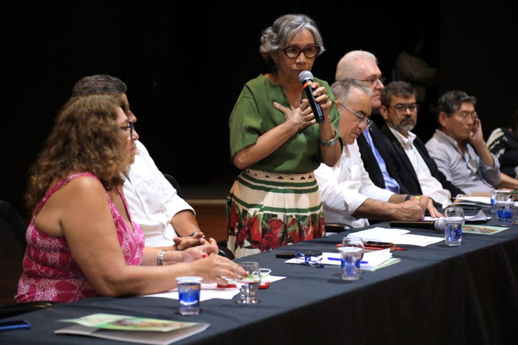 A secretária Municipal de Educação, Araceli Lemos, destacou a importância da participação de todos no processo de discussão para a melhoria da política nacional de educação