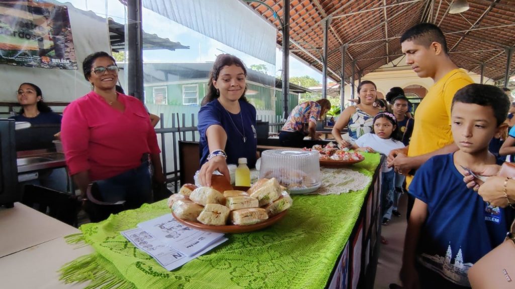 Exposição da oficina de segurança alimentar do Liceu Escola do Paracuri