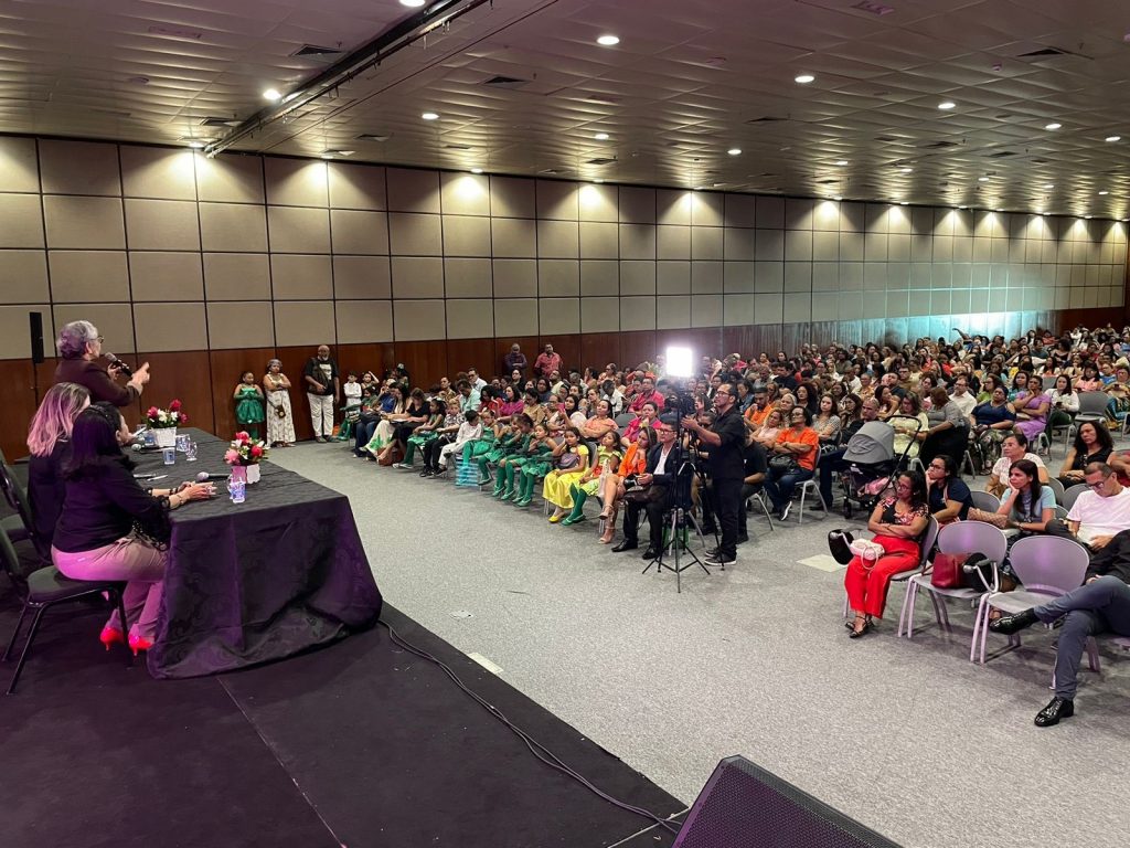 Momento histórico referendando a democracia nas escolas municipais, com a participação efetiva de professores, pais e alunos