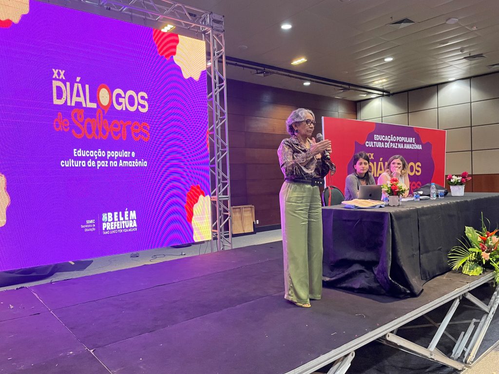 Araceli Lemos, secretária de educação de Belém, ressaltou a importância estratégica do diálogo sobre direitos humanos e educação.