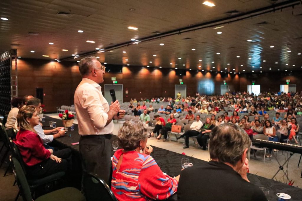 Prefeito Edmilson Rodrigues na abertura dos XX Diálogos de Saberes da rede municipal de Educação.