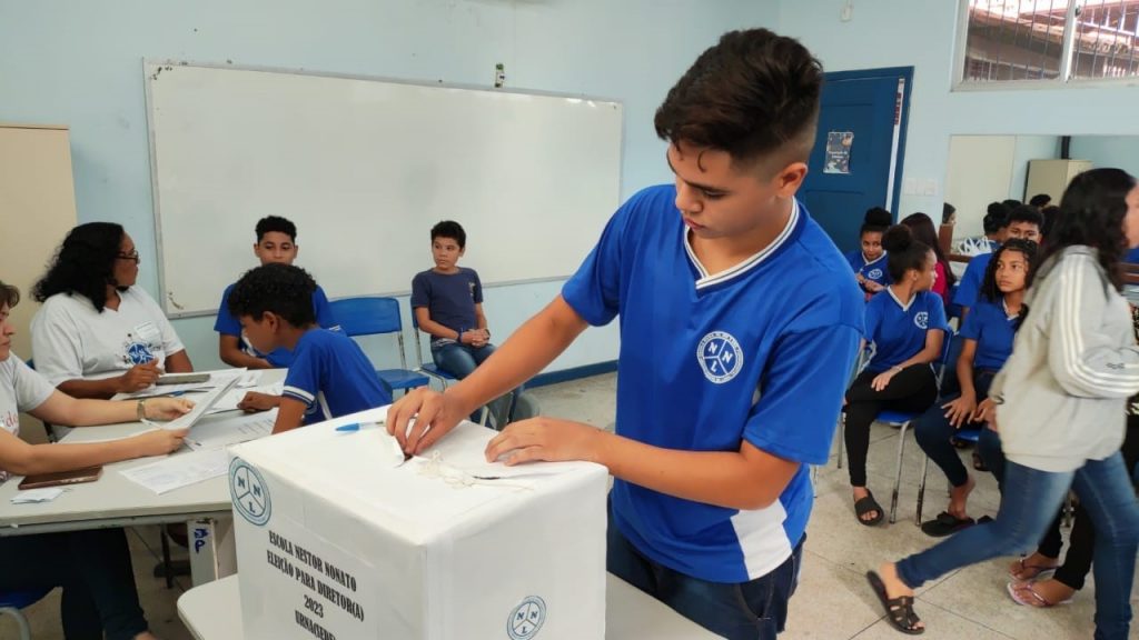 Eleições diretas para os cargos de direção fortalecem a gestão democrática nas escolas e é fortalecido na nova le