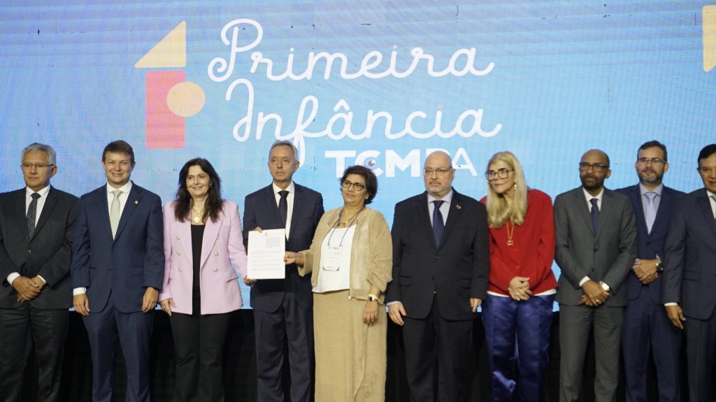 Prefeitura, conselheiros dos TCM e outras autoridades participaram na manhã desta terça-feira, 5, da assinatura do Protocolo de Intenções para a Primeira Infância