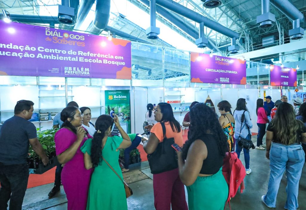 Com o tema “Educação popular e cultura de paz na Amazônia”, o XX Diálogos de Saberes reúne professores, gestores e estudantes da rede municipal de ensino no Hangar Centro de Convenções.