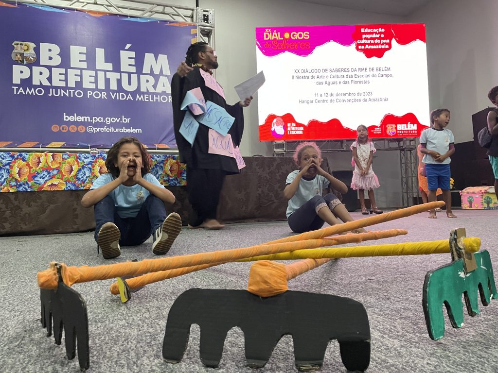 Estudantes de escolas de educação do campo realizam apresentação cultural durante os XX Diálogos de Saberes