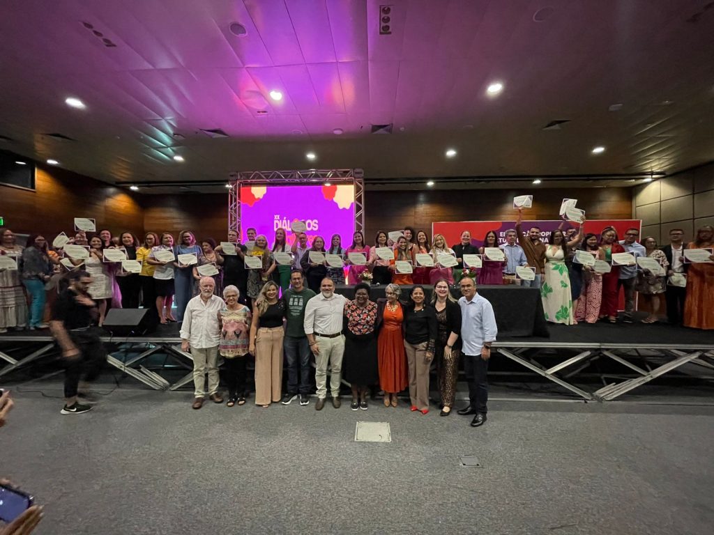 A eleição direta para gestores escolares e empossou 40 diretores com o compromisso de garantir os princípios da gestão democrática em seus mandatos